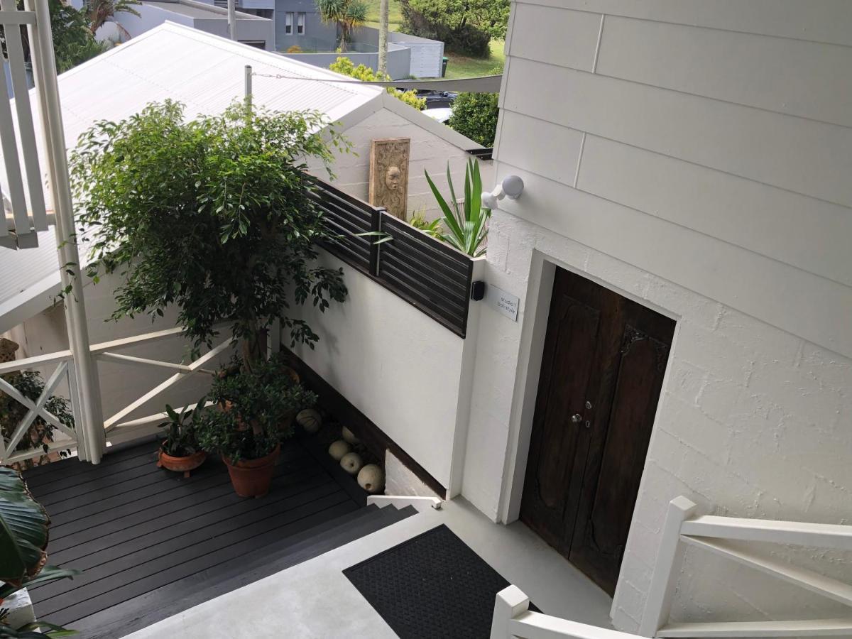 Shorebreak Studio Apartments Sapphire Beach Exterior foto